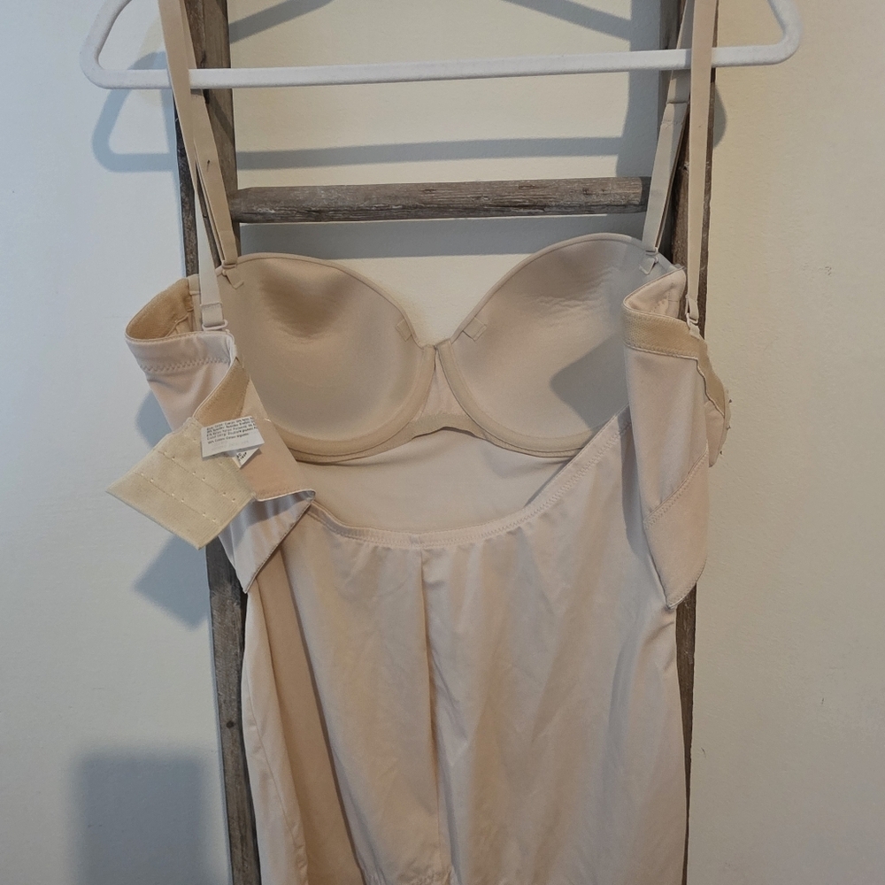 ⭐️40% Off⭐️ Maidenform Shaping Slip with Built In Bra - Picture 8 of 16